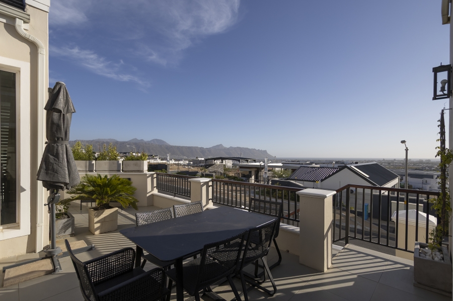 5 Bedroom Property for Sale in Meerhof Estat Western Cape